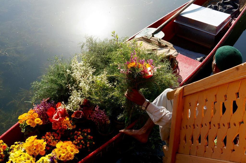 Akbar Group Of Heritage Houseboats Nagin Bagh Bagian luar foto